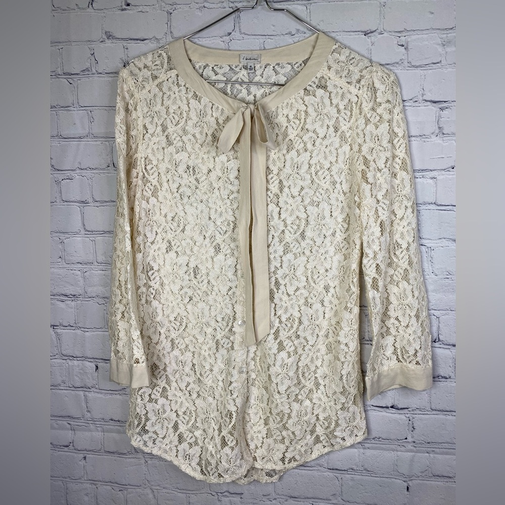T Babaton beautiful lace blouse with silk trim. Size XS
